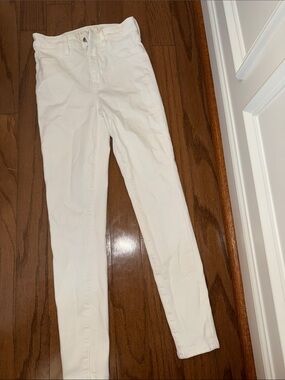 Summer Staple 🤍 American Eagle Next Level Stretch White High-Rise Skinny Jegging